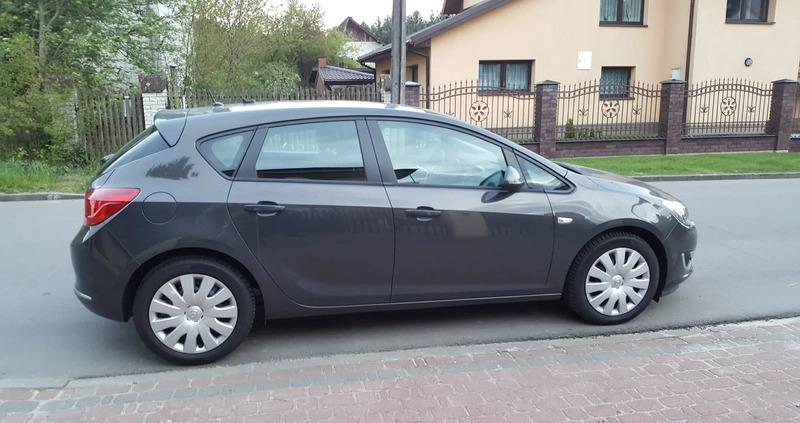 Opel Astra cena 24900 przebieg: 76000, rok produkcji 2012 z Garwolin małe 106